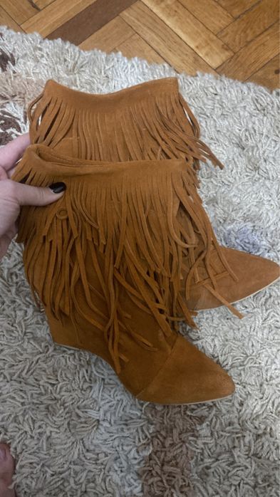 Botine din piele intoarsa cu franjuri in stare excelenta