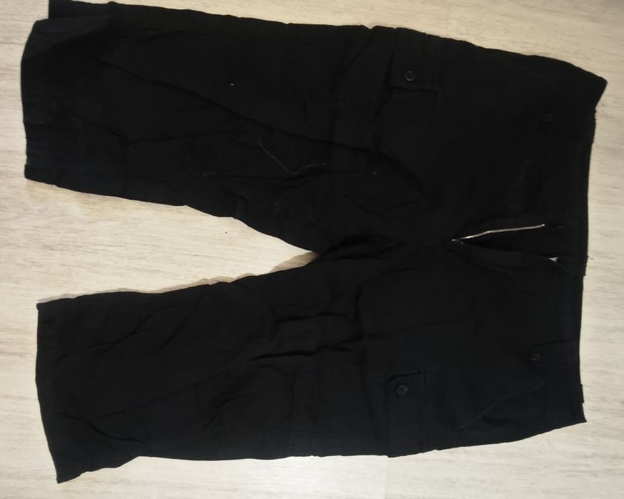 Продаются черные и белые шорты