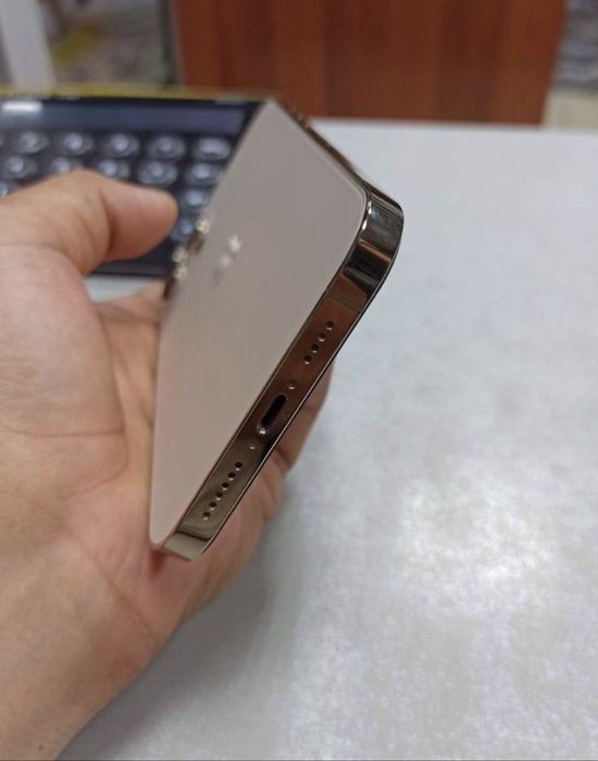 Iphone 12 pro max gold rangi sotiladi
