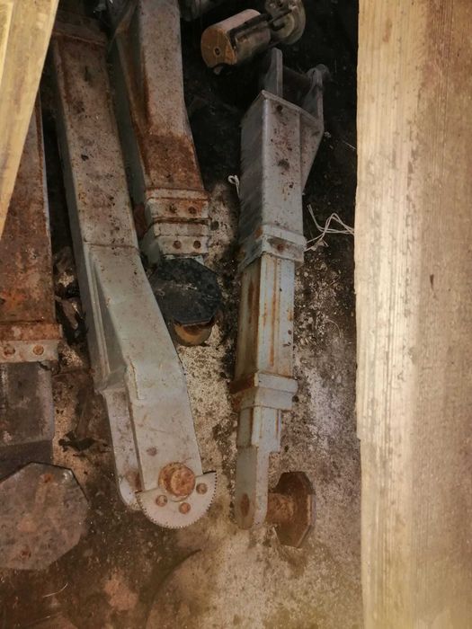 Vând  echipamente și scule service auto