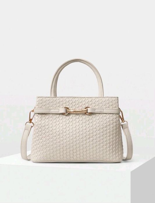 Дамска бежова чанта с метална декорация