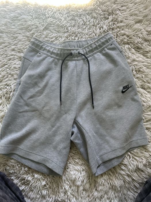 Nike tech fleece shorts-S