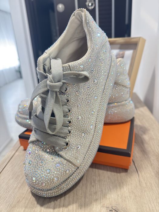 Уникален блясък ! Кецове за всеки повод