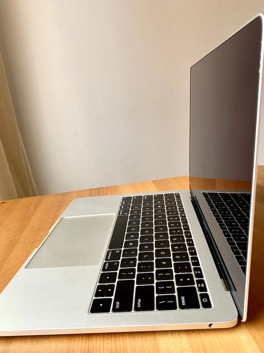 MacBook Pro 13” (2017) – i5, 128GB, macOS Ventura, оригинална кутия