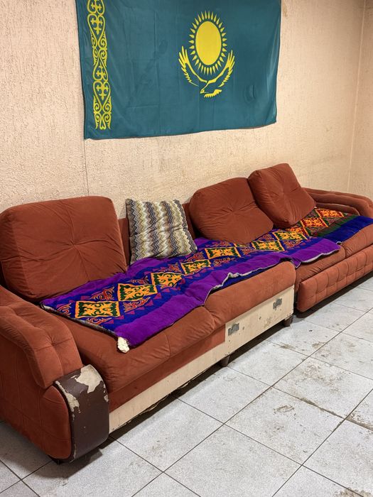 Продам диван кокжиек мкр там