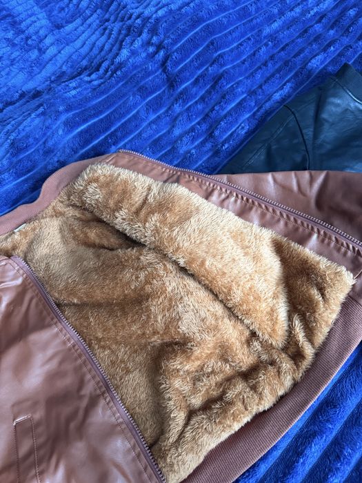 Продам куртки детские