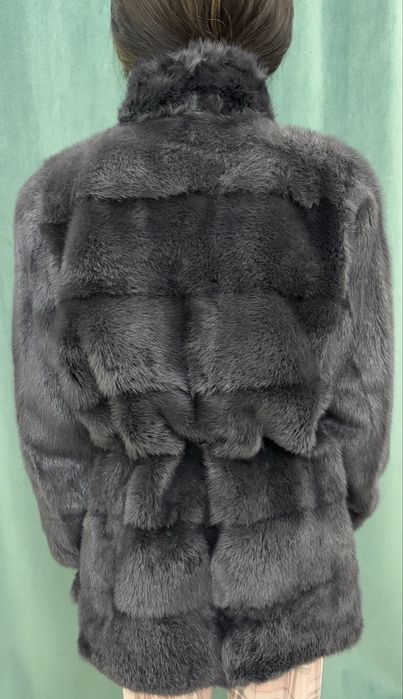 Шуба в идеальном состоянии.