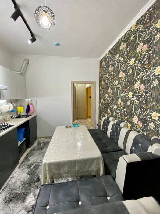 Nurafshon shahrida yangi qurilgan kvartira sotiladi