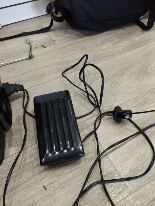 Оверлок бытовой продам