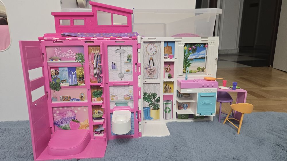 Casa lui Barbie cu accesorii
