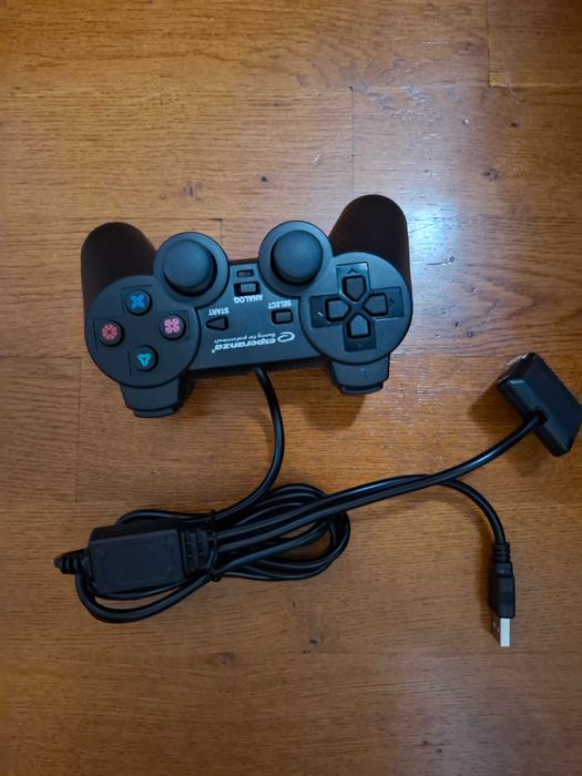 Продавам PlayStation 2 с FMCB, контролер и 4 игри