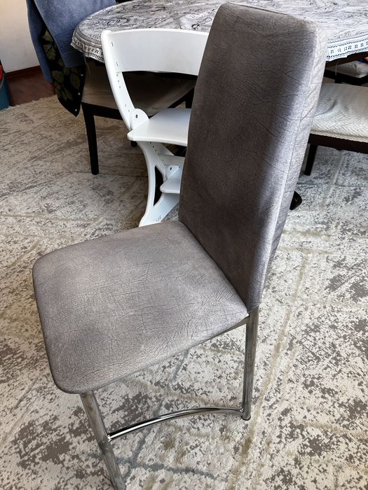 Продаю стол и стулья