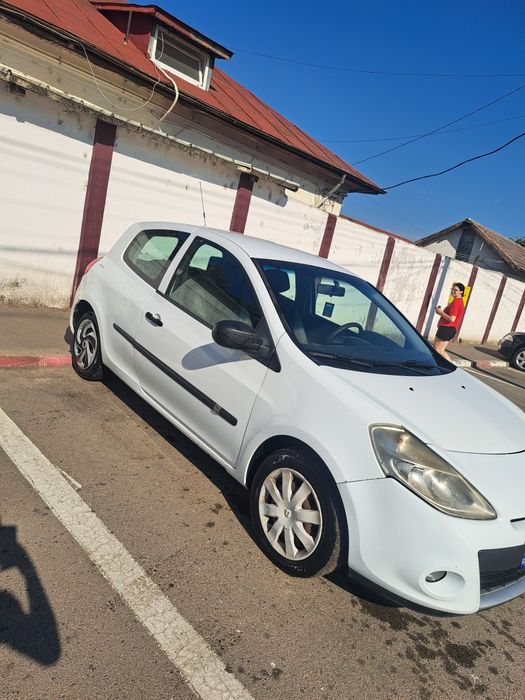 Renault Clio III 1.5 DCI

An fabricatie 2011

Motor 1,5 dci cel mai du