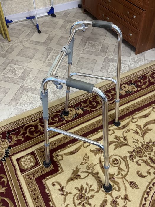 Продам ходунки Б/У