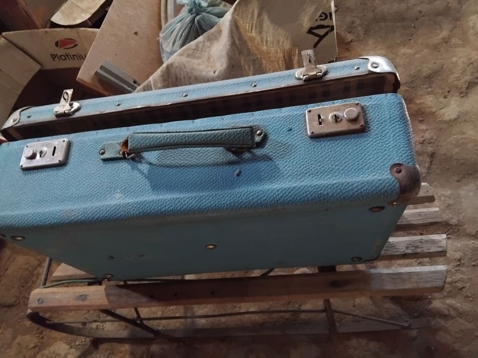 Valiză börönd veche