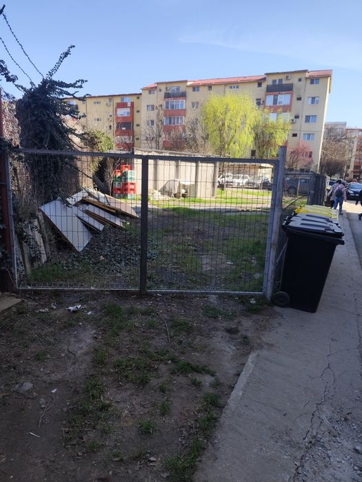 Închiriez teren 200mp+Garaj15mp,groapa ,curent +curte 200mp zona piata - Vedere 4