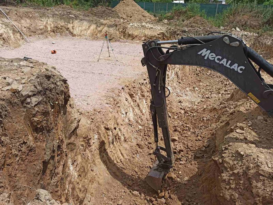 Услуги с комбиниран багер.Свредел и самосвал.