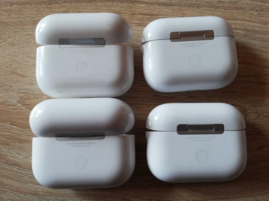 лот от 4 броя Apple Airpods Pro 2 A2700 зарядни кутий