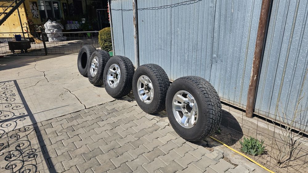 Продам шины Triangle 255/70 R16