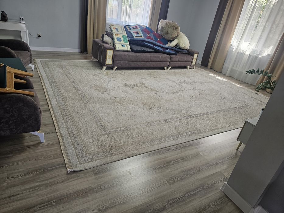 Продаю ковёр в гостиную