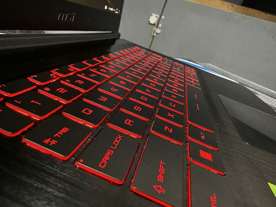 Мощный игравой ноутбук MSI GF63 i5-10500H