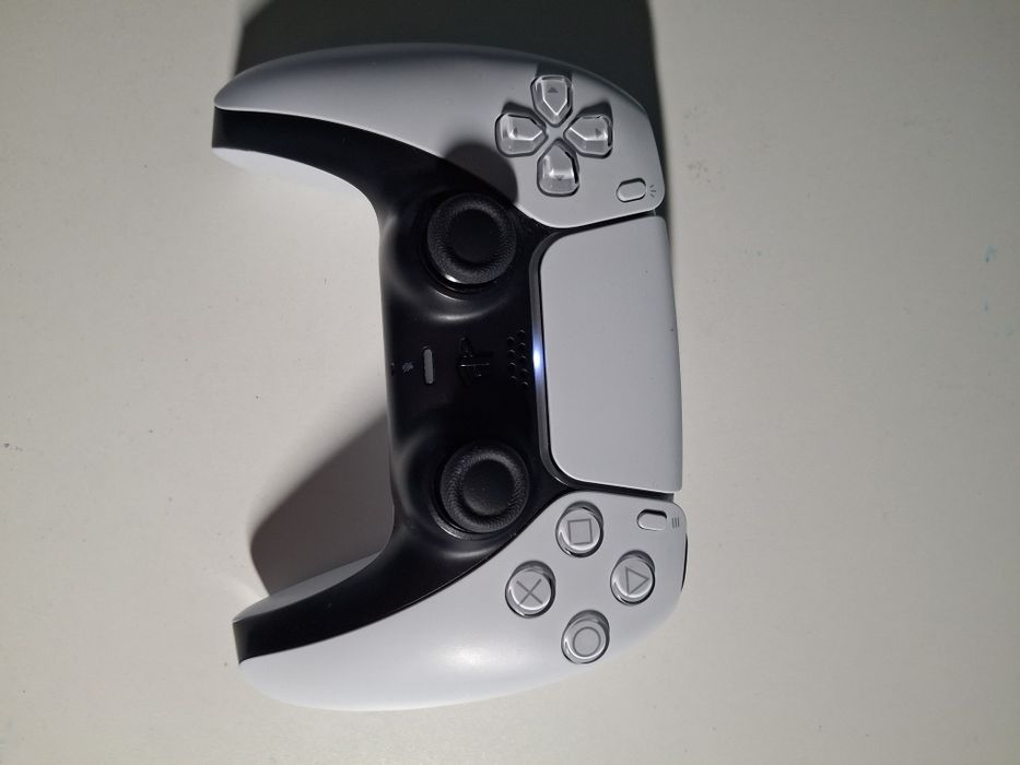 Vand ps5 slim Fortnite edition 1tb care are garantie