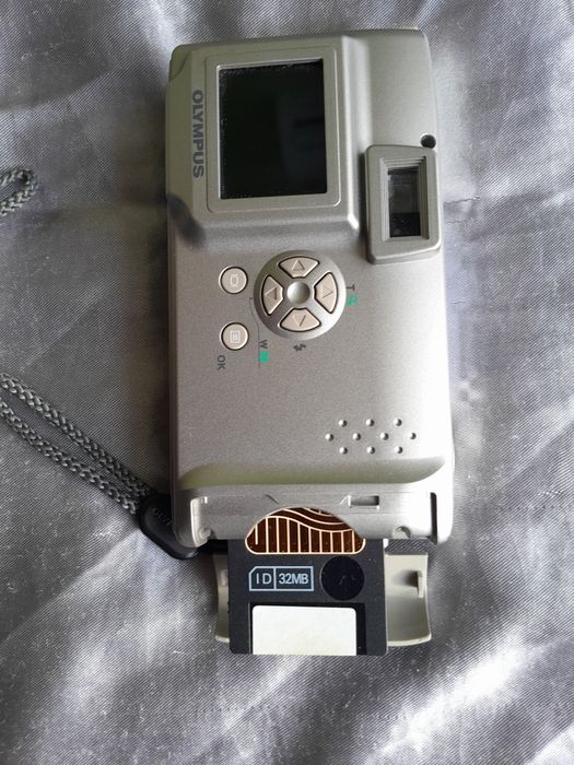 OLYMPUS  чисто  нов и мн.други
