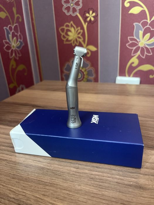 Стоматологический наконечник и лампы