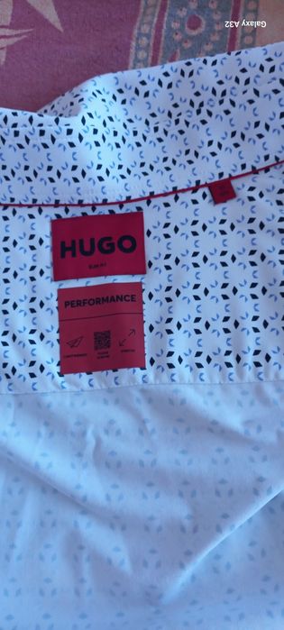 Vând camasa bărbătească  marca HUGO,slim fit