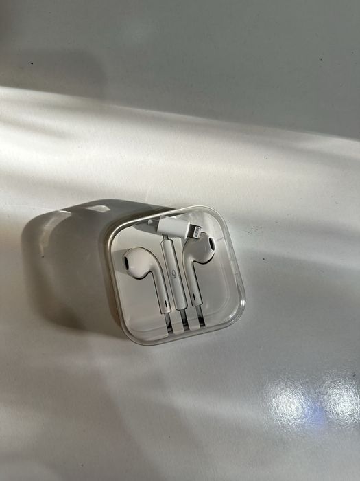 Продаются оригинальные наушники EarPods