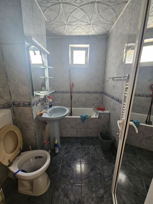 Închiriez apartament 3 camere