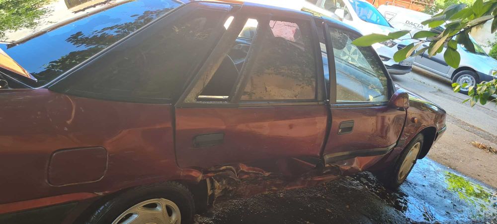 Vand daewoo espero lovit partea dreapta cumparat de nou 98000 km reali 3000 lei