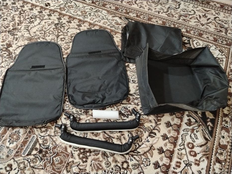 Egizaklar uchun kolyaska