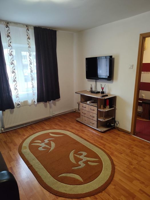 Închiriez garsonieră