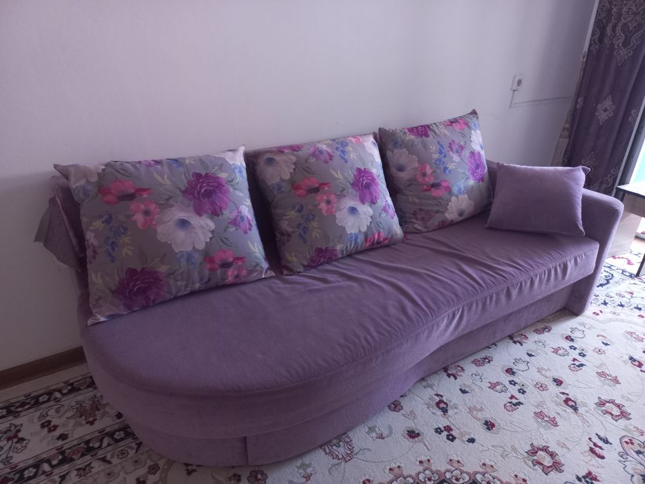 Диван сатылады өзі арзан өзі маржан