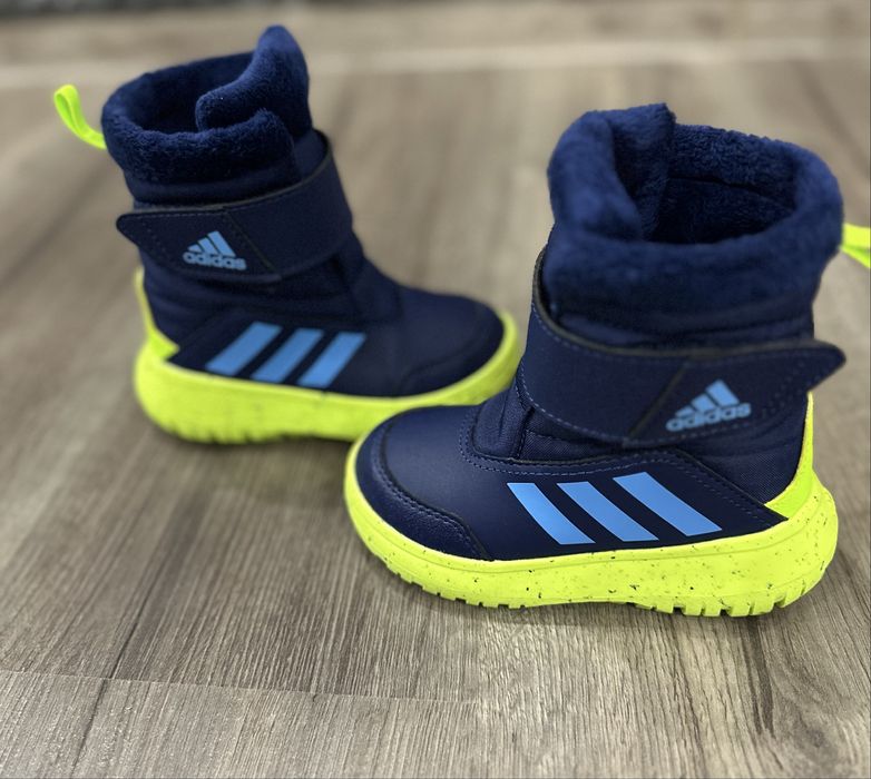 Детски обувки и дрехи