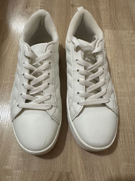 Adidasi albi Primark