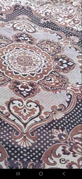 Малък и по голям ръчно тъкани ориенталски килими