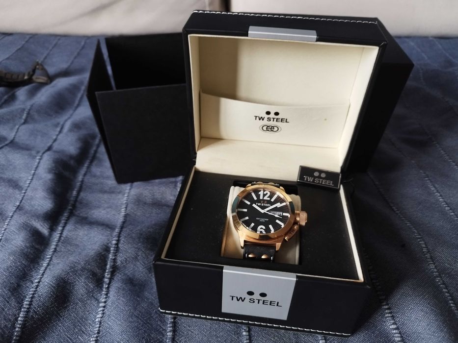Продавам TW Steel Watch CEO Canteen 45MM Rose Gold CE1021