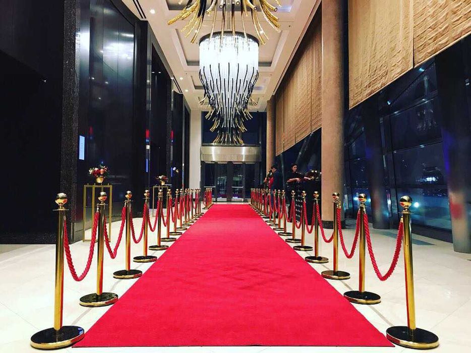 Ограничительные стойки в аренду/продажу для мероприятий