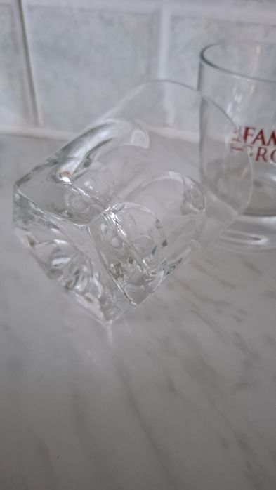 Сервиз от чаши за уиски.