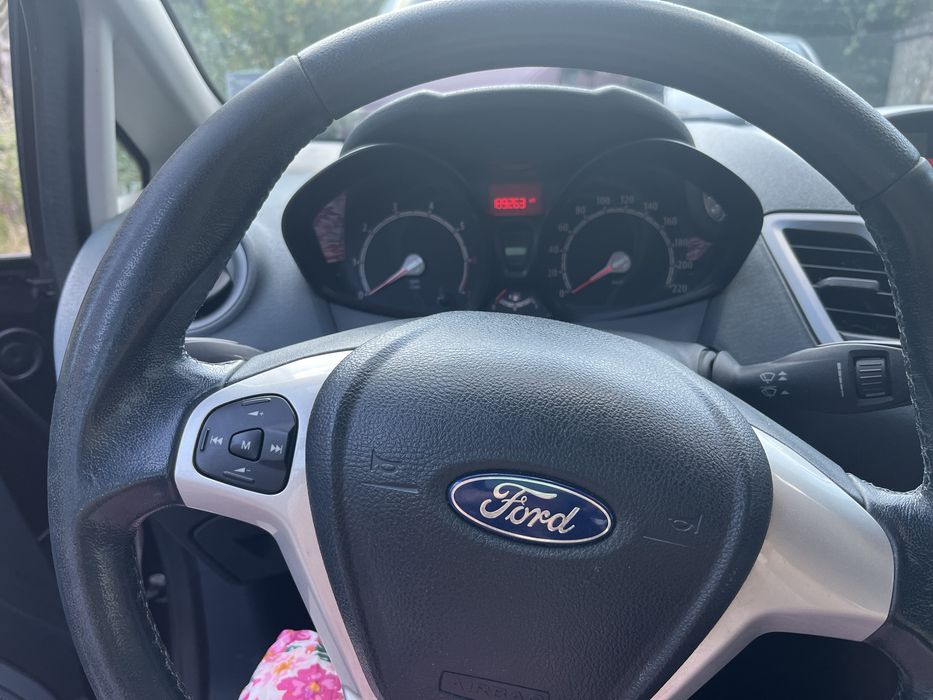 Ford fiesta бензин/газ
