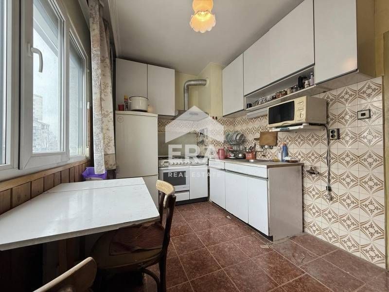 Южен двустаен апартамент с отделна кухня в ж.к. Сердика