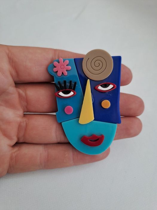 Брошка тип маска