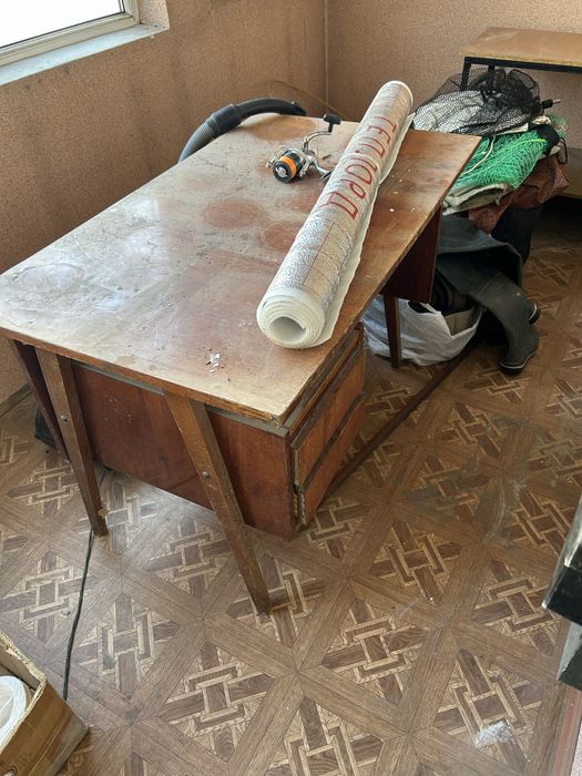 Продам стенку, шкаф, столы, бар