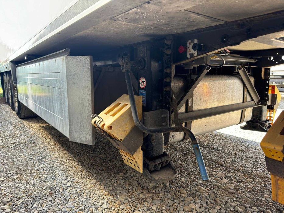 Cap tractor DAF XF105 460 E6 +Semiremorca Lamberet Carrier Vector 1550