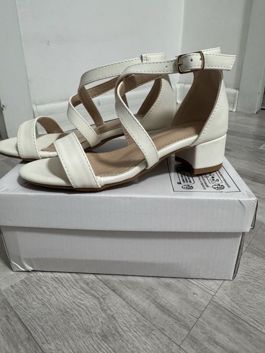 Босоножки для девочек