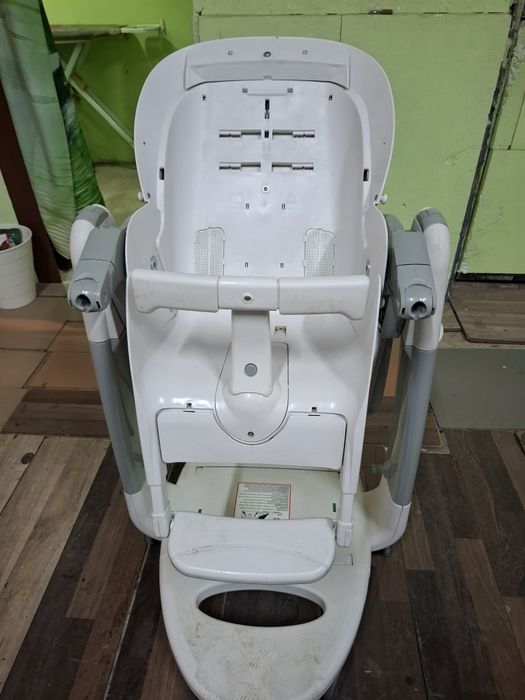 Scaun de masă pentru bebeluși