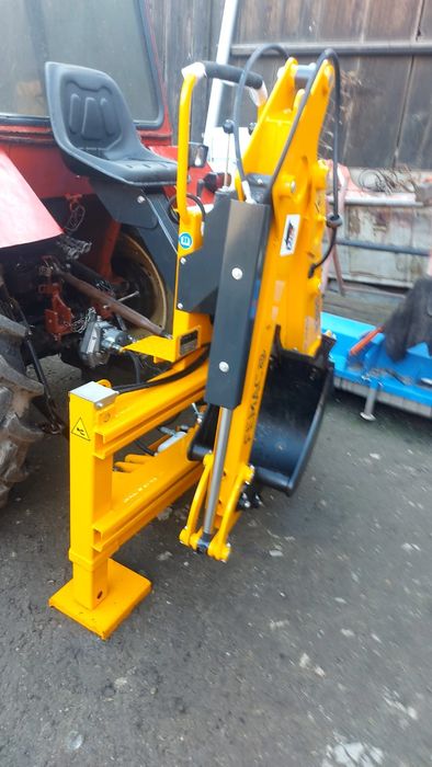 Vând  retroexcavator hidraulic Femac Serie 4 +3 cupe.