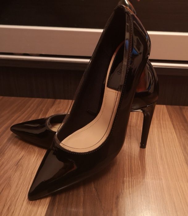 Pantofi negrii Stradivarius